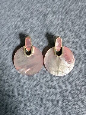 Kendra Scott - Pink Mother-of-Pearl Drop Earrings - Elegant Women's Jewelry